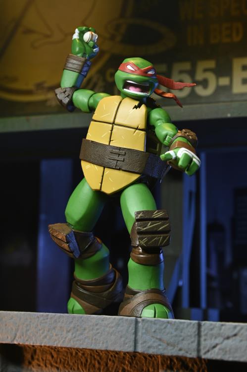 Teenage Mutant Ninja Turtles (2012) Ultimate Raphael Action Figure Gallery Image 9