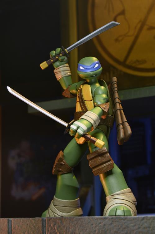 Teenage Mutant Ninja Turtles (2012) Ultimate Leonardo Action Figure Gallery Image 4