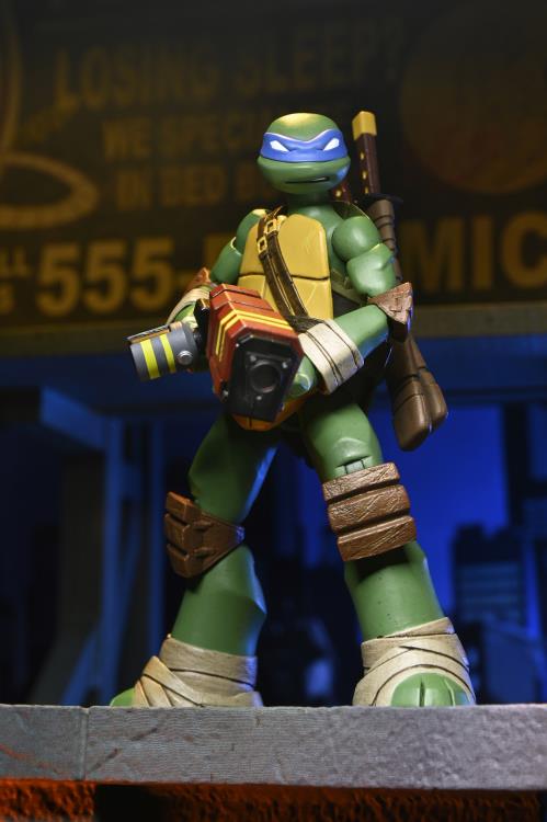 Teenage Mutant Ninja Turtles (2012) Ultimate Leonardo Action Figure Gallery Image 8