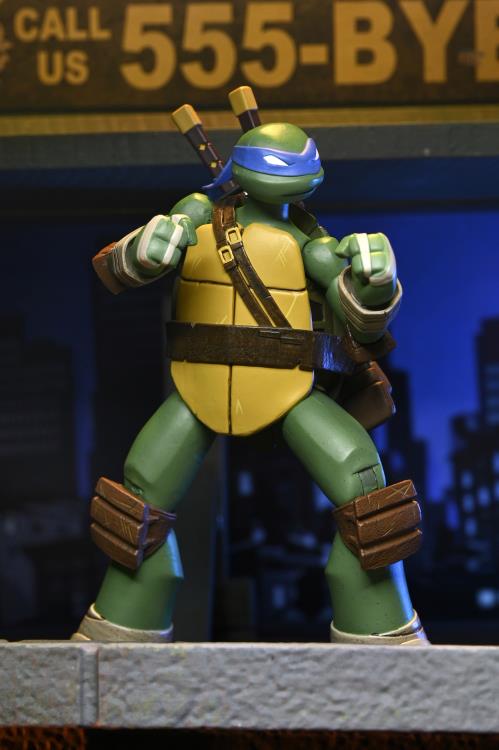 Teenage Mutant Ninja Turtles (2012) Ultimate Leonardo Action Figure Gallery Image 6