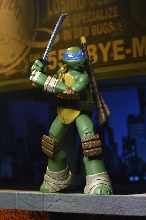 Teenage Mutant Ninja Turtles (2012) Ultimate Leonardo Action Figure Gallery Image 3