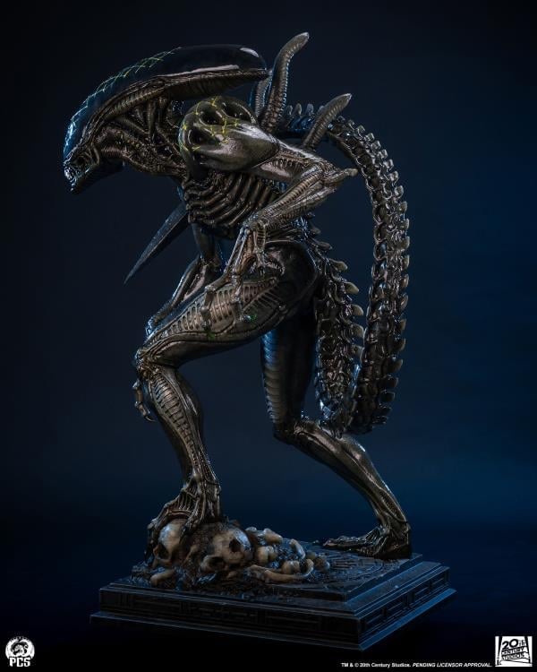 Alien vs. Predator Grid Alien 1/2 Scale Limited Edition Statue Gallery Image 5
