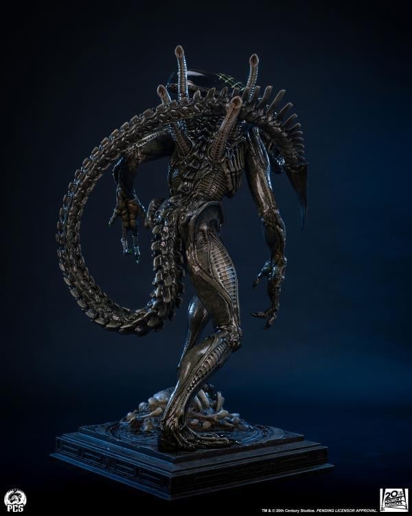 Alien vs. Predator Grid Alien 1/2 Scale Limited Edition Statue Gallery Image 7