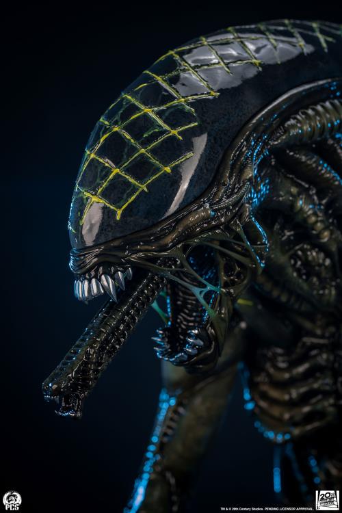 Alien vs. Predator Grid Alien 1/2 Scale Limited Edition Statue Gallery Image 22