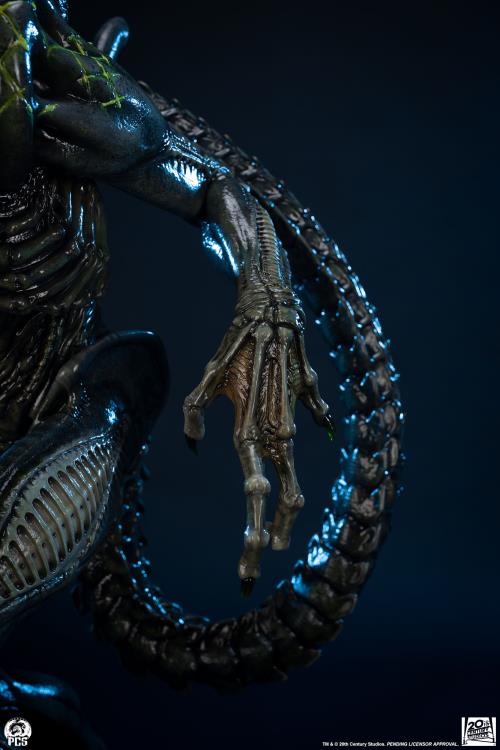 Alien vs. Predator Grid Alien 1/2 Scale Limited Edition Statue Gallery Image 26