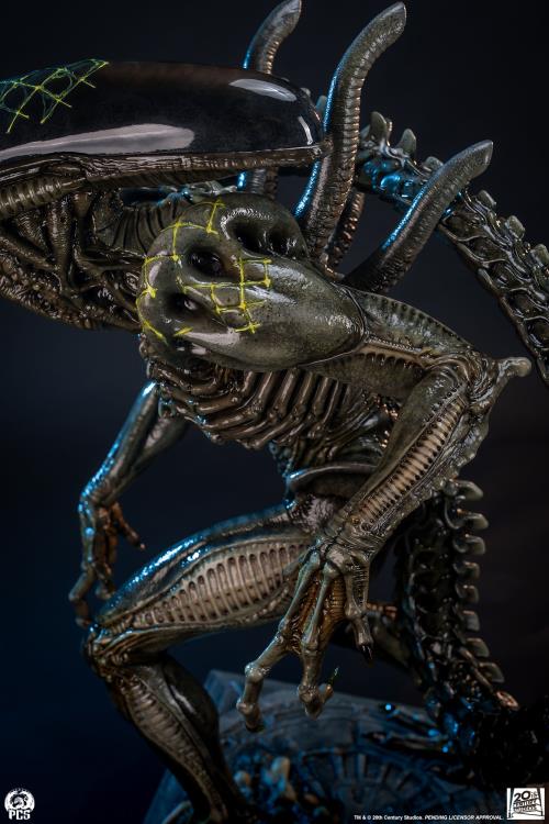 Alien vs. Predator Grid Alien 1/2 Scale Limited Edition Statue Gallery Image 27