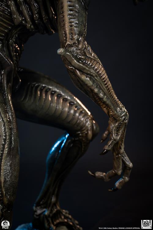 Alien vs. Predator Grid Alien 1/2 Scale Limited Edition Statue Gallery Image 25