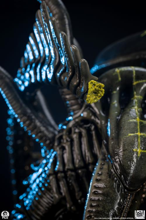 Alien vs. Predator Grid Alien 1/2 Scale Limited Edition Statue Gallery Image 29