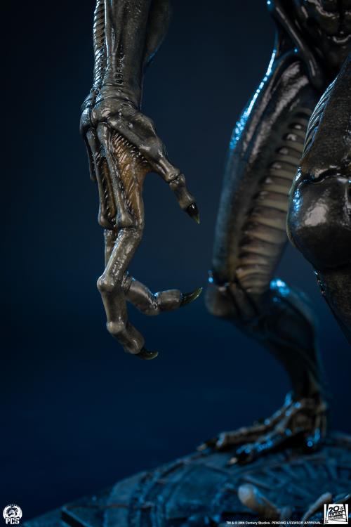Alien vs. Predator Grid Alien 1/2 Scale Limited Edition Statue Gallery Image 24