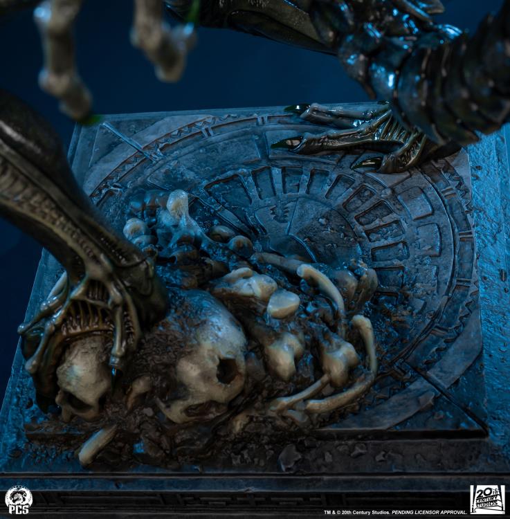 Alien vs. Predator Grid Alien 1/2 Scale Limited Edition Statue Gallery Image 38