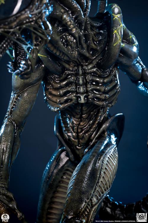 Alien vs. Predator Grid Alien 1/2 Scale Limited Edition Statue Gallery Image 32