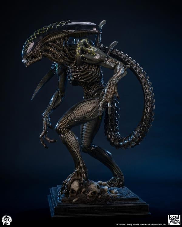 Alien vs. Predator Grid Alien 1/2 Scale Limited Edition Statue Gallery Image 4