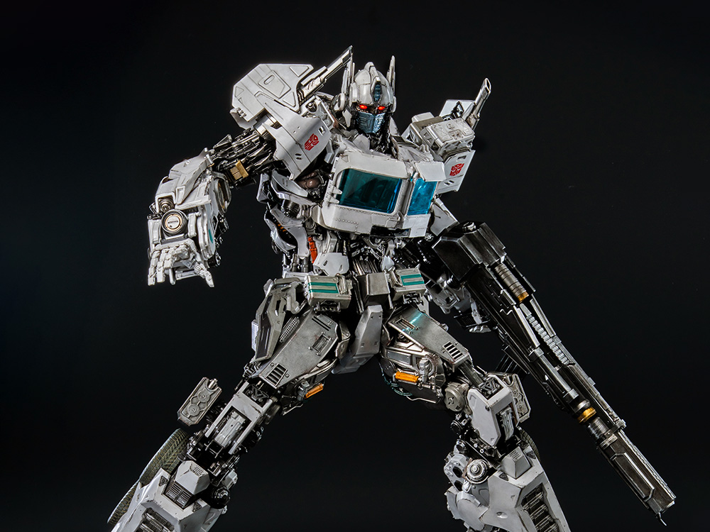 Transformers: Bumblebee Premium Ultra Magnus Limited Edition Action Figure Gallery Image 1