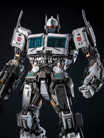 Transformers: Bumblebee Premium Ultra Magnus Limited Edition Action Figure Gallery Image 2