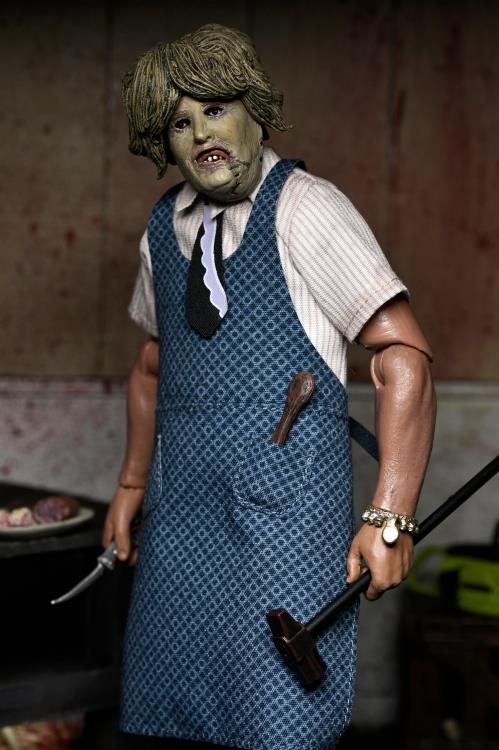 The Texas Chainsaw Massacre Leatherface with Old Lady Mask Clothed Action Figure Gallery Image 6