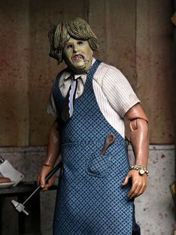 The Texas Chainsaw Massacre Leatherface with Old Lady Mask Clothed Action Figure Gallery Image 2