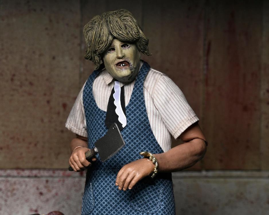 The Texas Chainsaw Massacre Leatherface with Old Lady Mask Clothed Action Figure Gallery Image 9