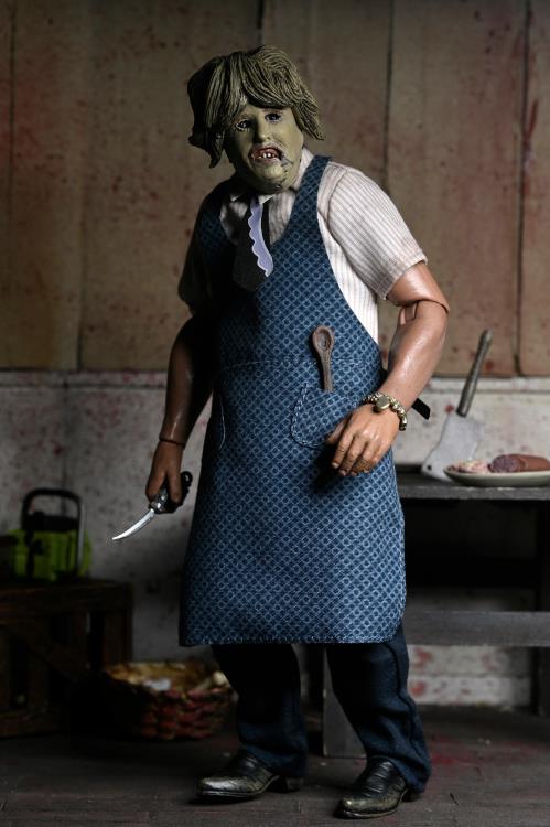 The Texas Chainsaw Massacre Leatherface with Old Lady Mask Clothed Action Figure Gallery Image 3
