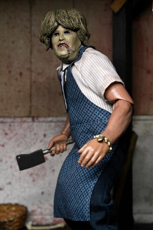 The Texas Chainsaw Massacre Leatherface with Old Lady Mask Clothed Action Figure Gallery Image 8
