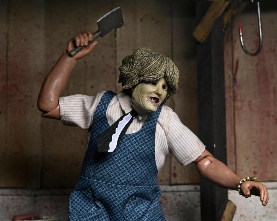 The Texas Chainsaw Massacre Leatherface with Old Lady Mask Clothed Action Figure Gallery Image 10