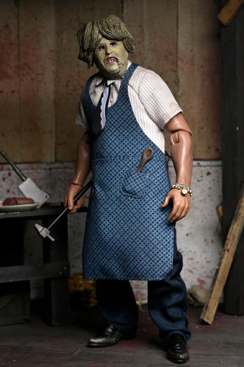 The Texas Chainsaw Massacre Leatherface with Old Lady Mask Clothed Action Figure Gallery Image 4