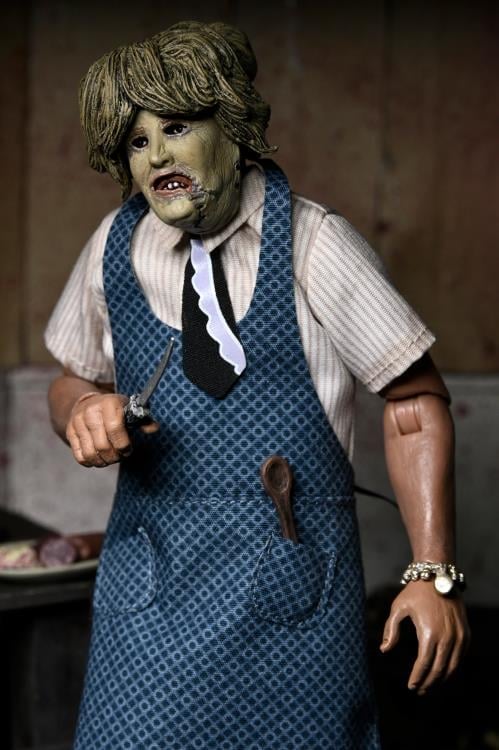 The Texas Chainsaw Massacre Leatherface with Old Lady Mask Clothed Action Figure Gallery Image 7