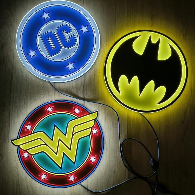 DC Classics Batman Retro Circular LED Logo Sign Gallery Image 9