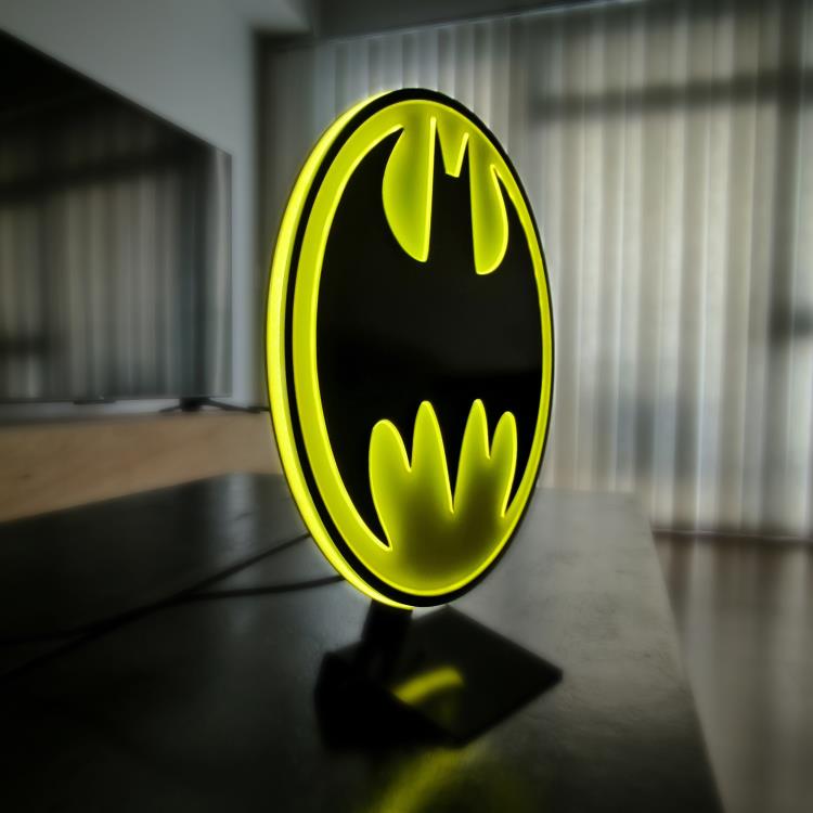DC Classics Batman Retro Circular LED Logo Sign Gallery Image 8