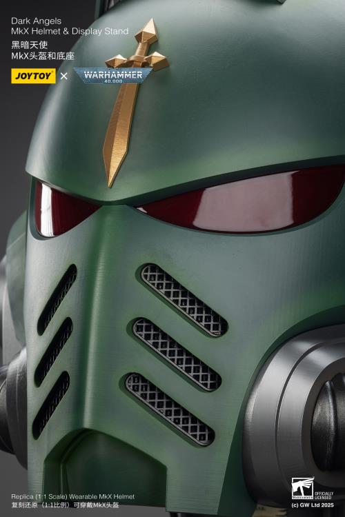 Warhammer 40,000 Dark Angels Mk X 1/1 Scale Helmet Replica with Display Stand Gallery Image 12