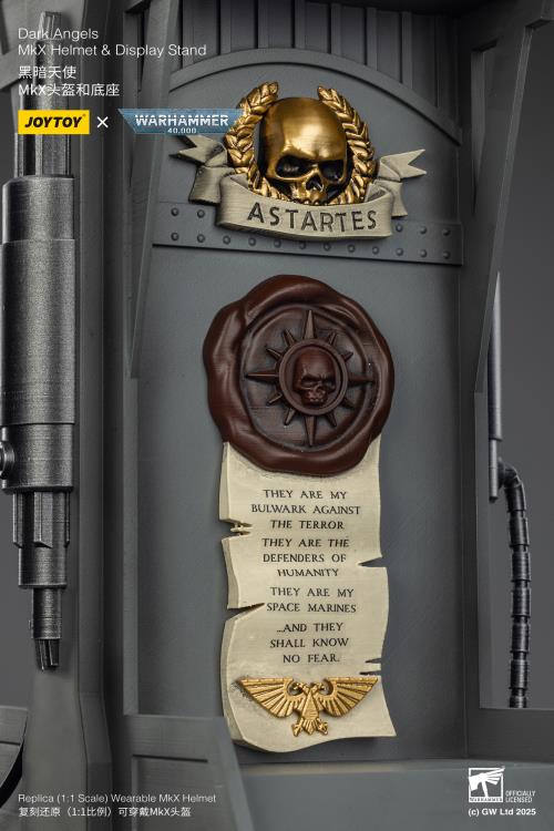 Warhammer 40,000 Dark Angels Mk X 1/1 Scale Helmet Replica with Display Stand Gallery Image 27