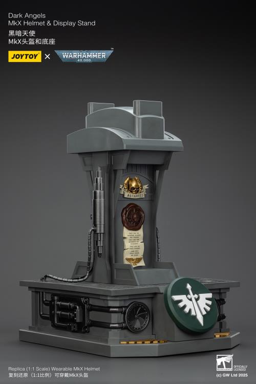Warhammer 40,000 Dark Angels Mk X 1/1 Scale Helmet Replica with Display Stand Gallery Image 19