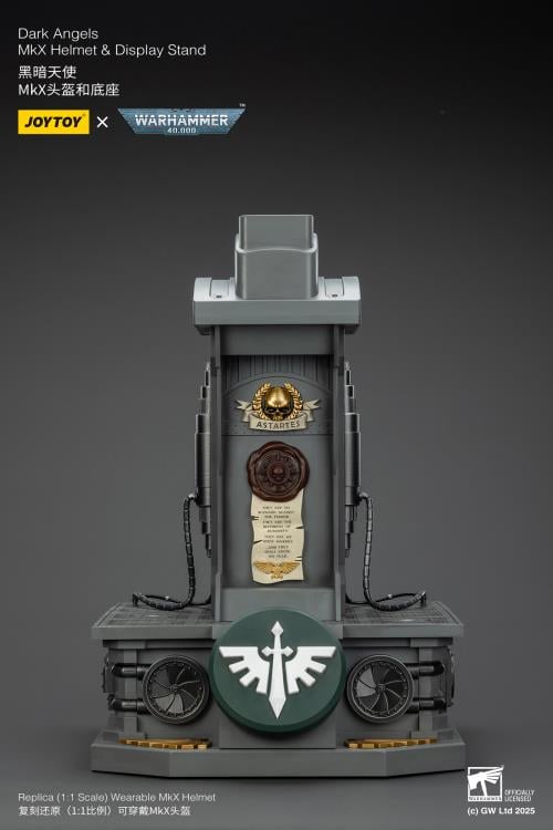 Warhammer 40,000 Dark Angels Mk X 1/1 Scale Helmet Replica with Display Stand Gallery Image 18