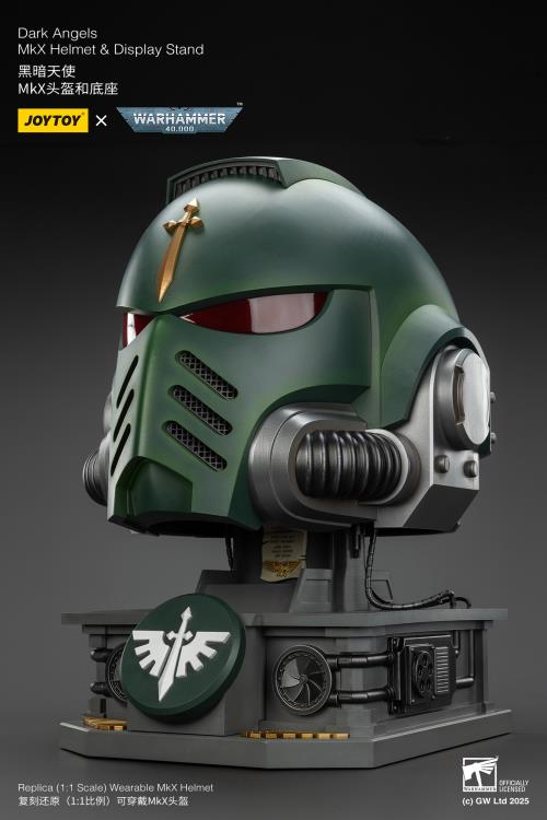 Warhammer 40,000 Dark Angels Mk X 1/1 Scale Helmet Replica with Display Stand Gallery Image 13