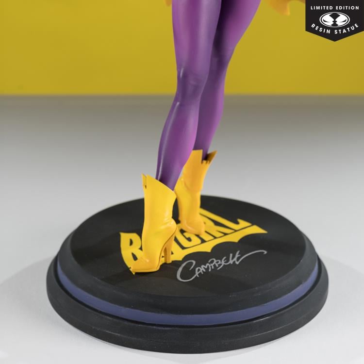 DC Cover Girls Batgirl 1/8 Scale Limited Edition Statue (J. Scott Campbell) Gallery Image 6