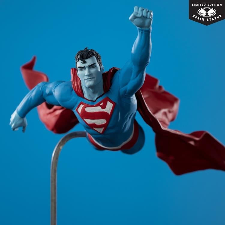 DC Comics Superman Red and Blue 1/10 Scale Limited Edition Statue (Lee Bermejo) Gallery Image 3