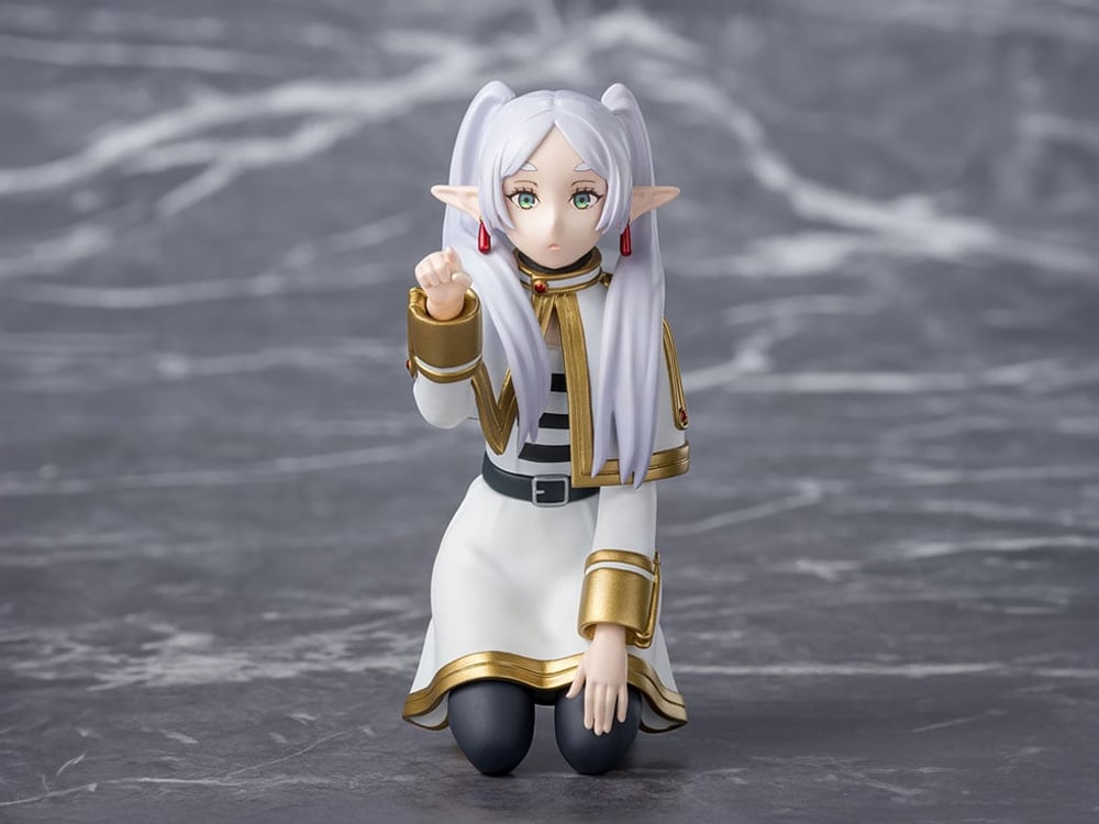 Frieren: Beyond Journey's End Frieren (Poking Something) Premium Perching Figure Gallery Image 1