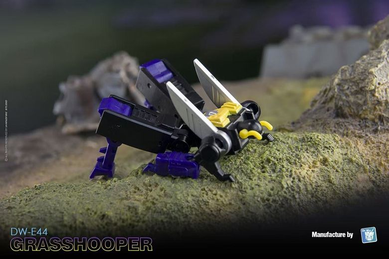 DW-E43 Patrolman & DW-E44 Grasshooper Figure Set Gallery Image 11