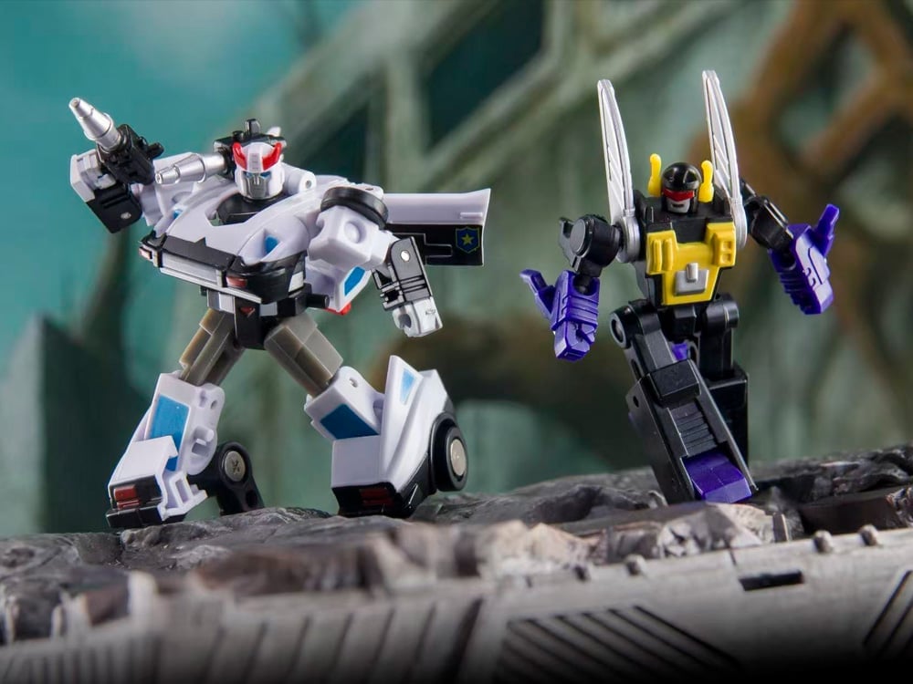 DW-E43 Patrolman & DW-E44 Grasshooper Figure Set Gallery Image 1