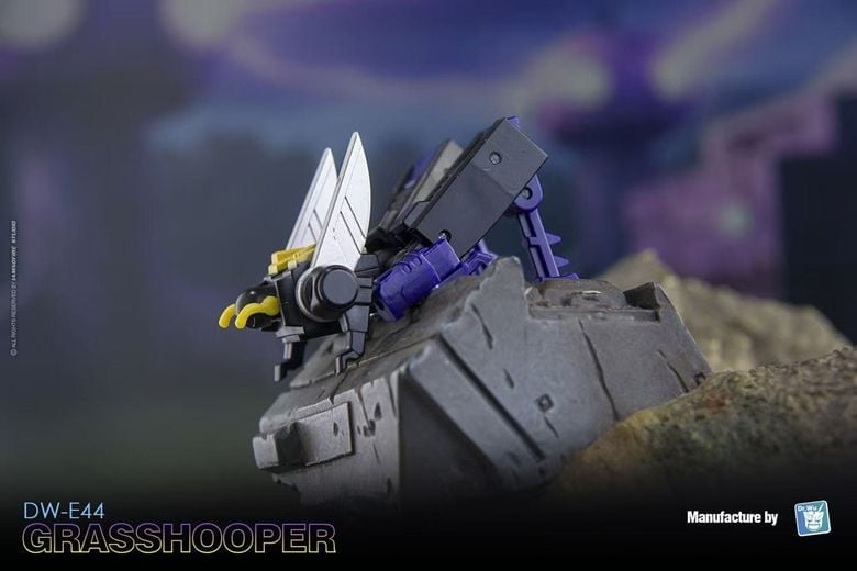 DW-E43 Patrolman & DW-E44 Grasshooper Figure Set Gallery Image 10