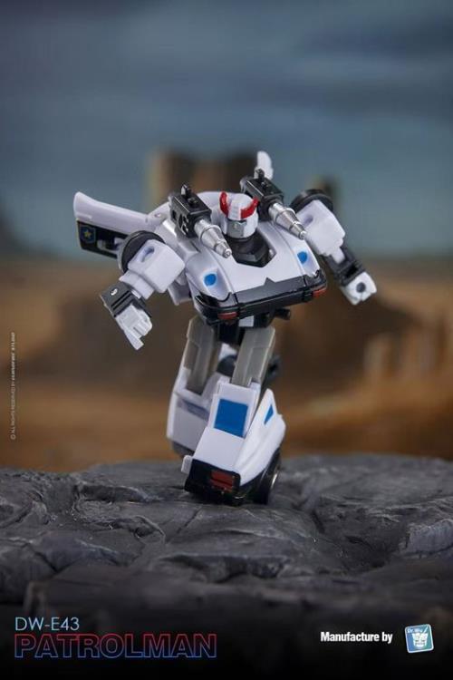 DW-E43 Patrolman & DW-E44 Grasshooper Figure Set Gallery Image 5