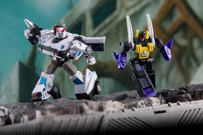 DW-E43 Patrolman & DW-E44 Grasshooper Figure Set Gallery Image 3