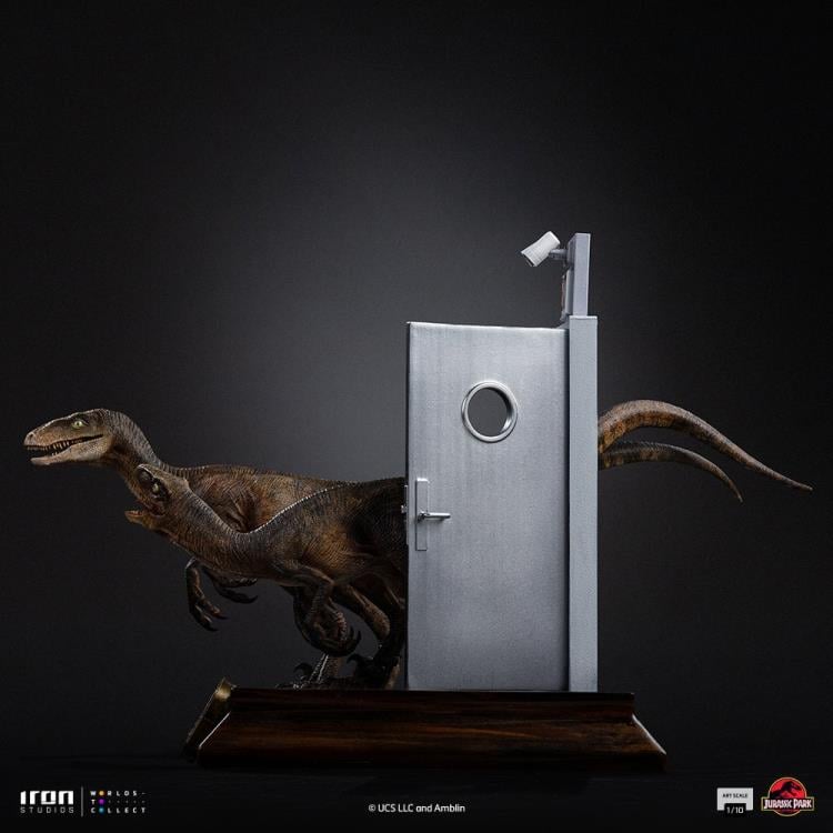 Jurassic Park Raptors at the Kitchen's Door 1/10 Art Scale Statue Gallery Image 6