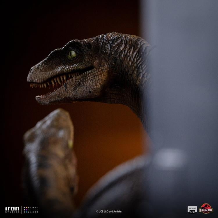 Jurassic Park Raptors at the Kitchen's Door 1/10 Art Scale Statue Gallery Image 11