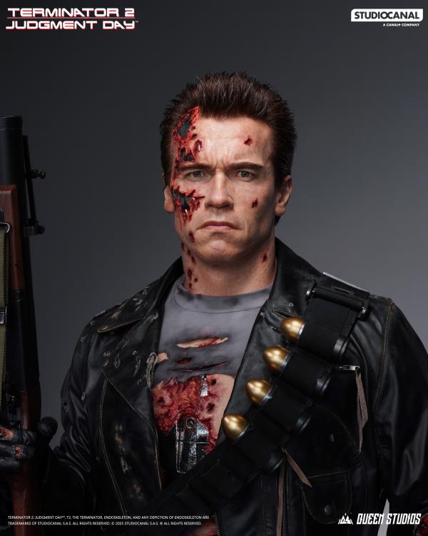Terminator 2: Judgement Day T-800 (Battle Damaged Ver.) Life-Sized Bust Gallery Image 9