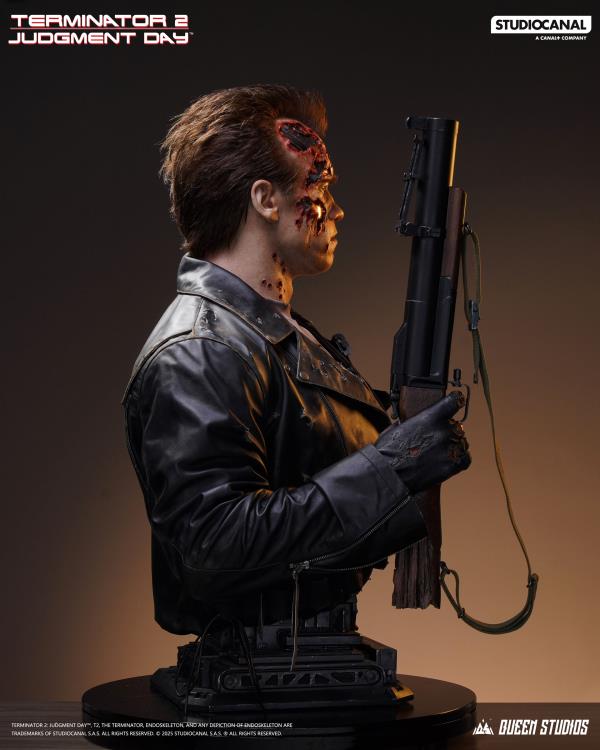 Terminator 2: Judgement Day T-800 (Battle Damaged Ver.) Life-Sized Bust Gallery Image 6