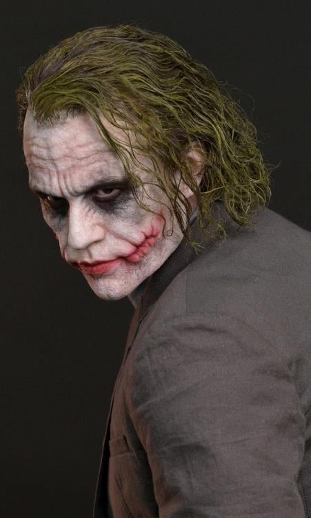 The Dark Knight Hyperreal The Joker (Bank Robber Ver.) 1/3 Scale Limited Edition Statue Gallery Image 5