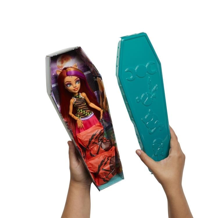 Monster High Buried Secrets Courtside Fang-Out Random Mystery Doll Gallery Image 6