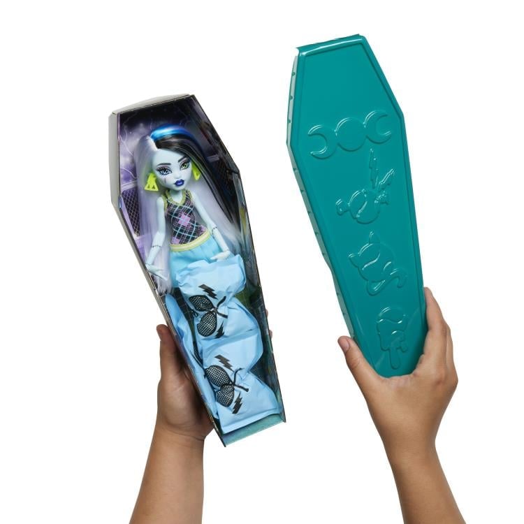 Monster High Buried Secrets Courtside Fang-Out Random Mystery Doll Gallery Image 5
