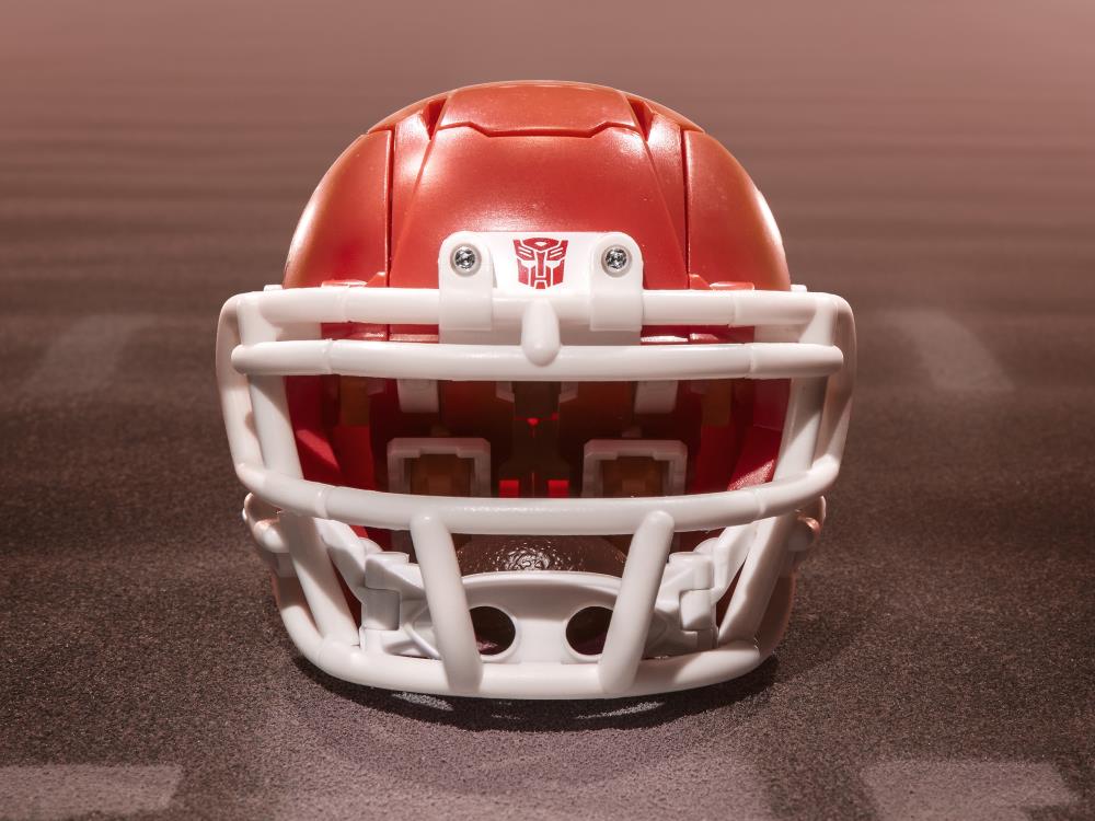 Transformers Collaborative NFL x Transformers Kansas City Chiefs KC-59 Action Figure Gallery Image 9