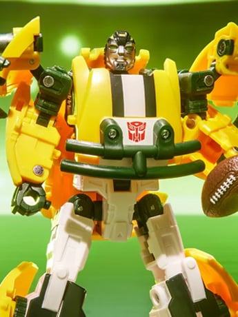 Transformers Collaborative NFL x Transformers Green Bay Packers Tundra Prime Action Figure Gallery Image 2